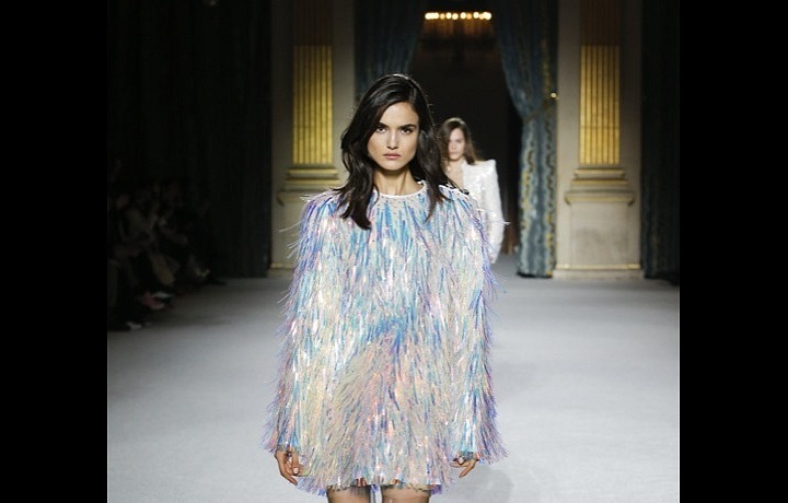 Kolekci tvoří sexy mini šaty