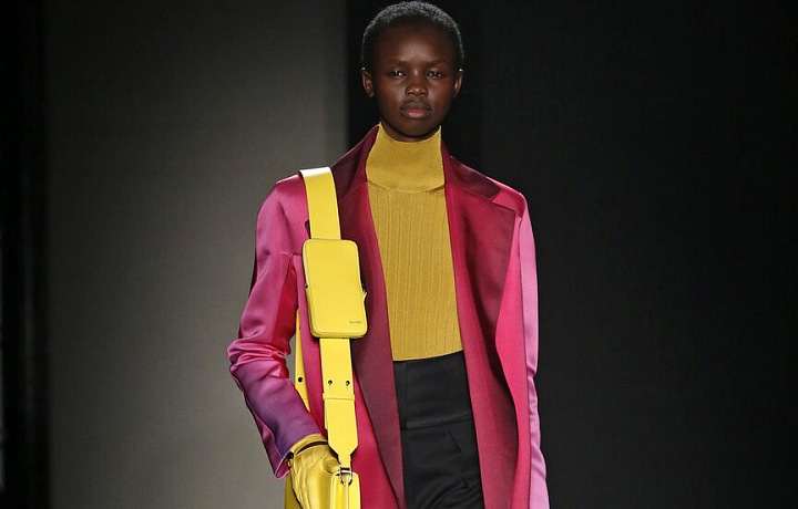 Lanvin sahá na podzim po zářivých barvách