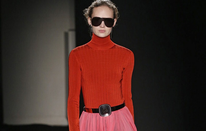 Lanvin sahá na podzim po zářivých barvách