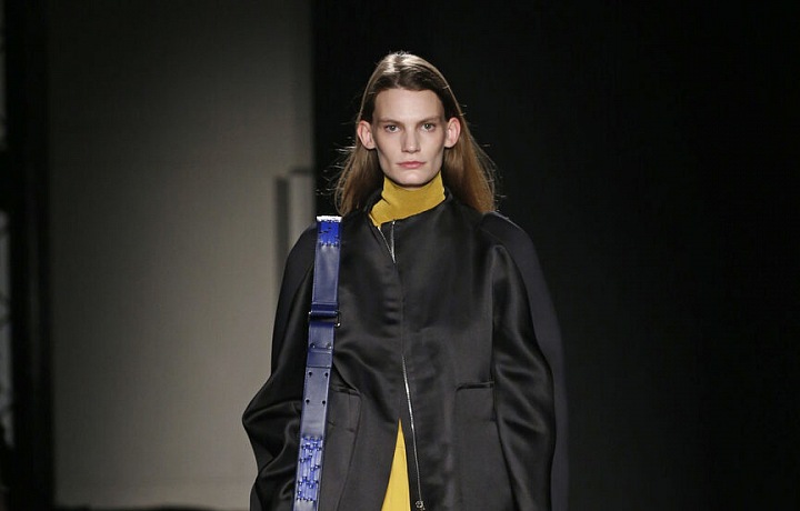 Lanvin sahá na podzim po zářivých barvách