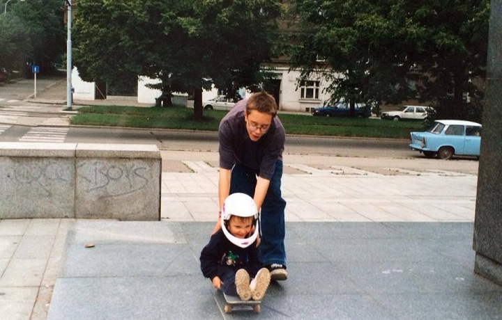 Maxim začal jezdit už jako malý kluk. 