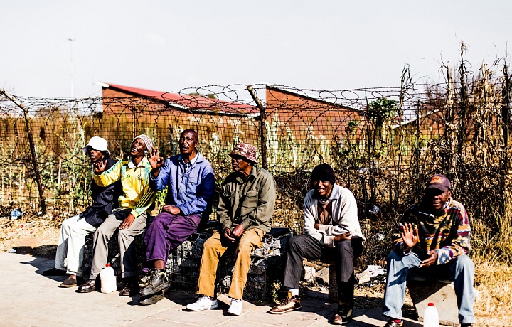 Obyvatelia Zimbabwe známi svojou silnou vôľou, odolnosťou a komunitným duchom.