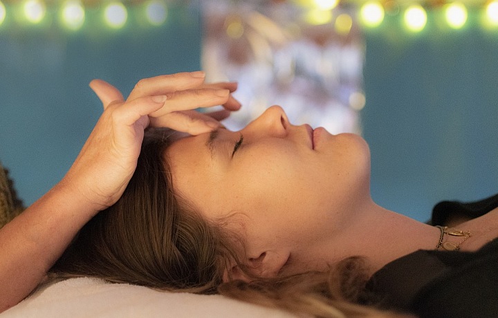 Reiki je forma alternativní medicíny, vyvinutá zřejmě v roce 1922 japonským buddhistou Dr. Mikao Usuim