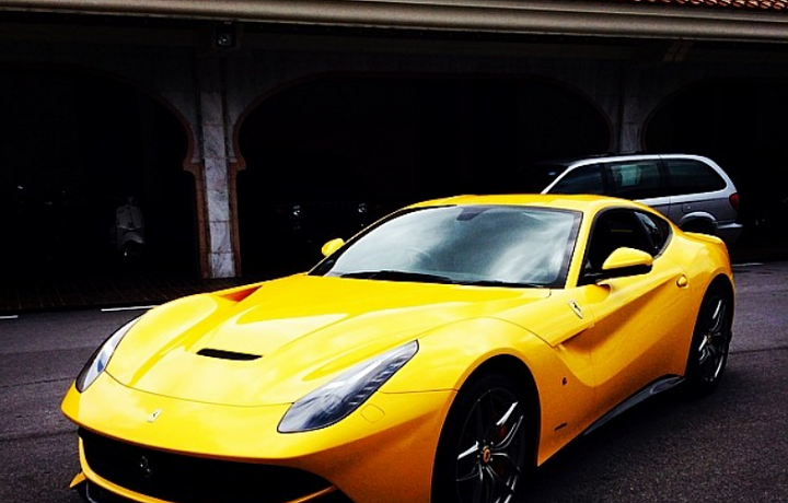 Jedno z aut sultánské rodiny, Ferrari Berlinetta