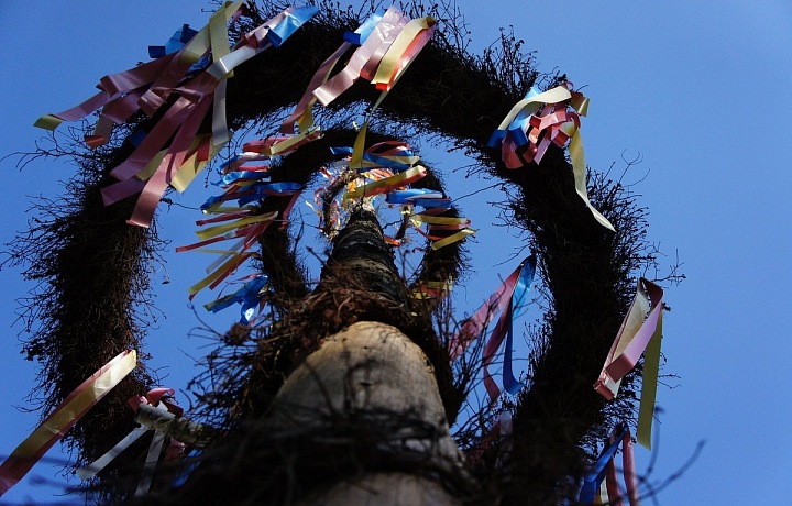 Na 1. máje se staví májky