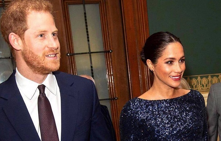 3. místo: Šaty Roland Mouret, boty Stuart Weitzman, psaníčko Givenchy