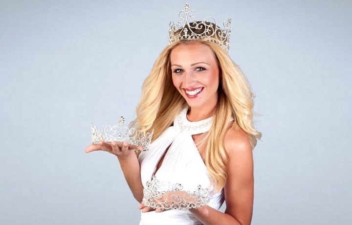 V roce 2014 se Kašáková zúčastnila soutěže Miss České republiky.