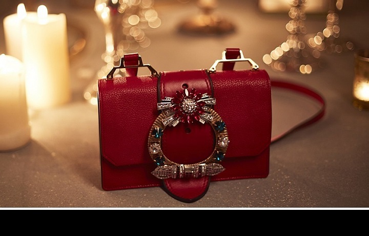 Červená k vánočním svátkům jasně patří! 