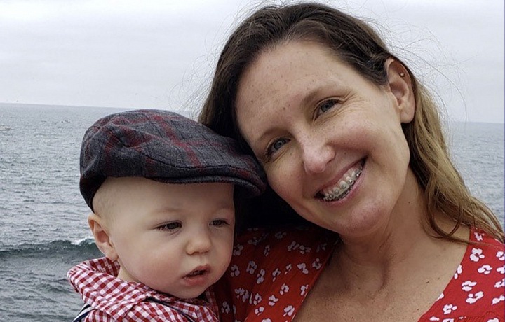 Matka Raquel Wilkinsová sa s dvojročným synom vrhli na smrt z tribúny na bejzbalovom štadióne