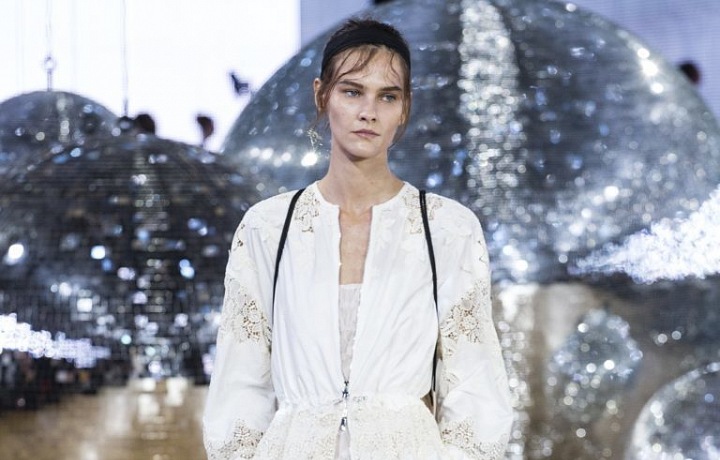 Luxusní krajka vypadá velmi romanticky. 