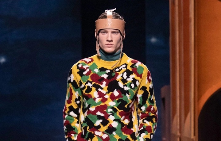 Muž na přehlídce Dior FW2021