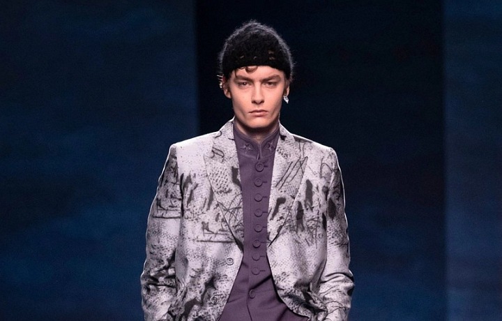 Muž na přehlídce Dior FW2021