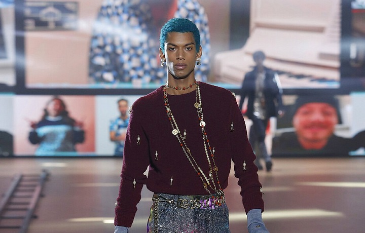 Muž na přehlídce Dolce & Gabbana FW2021