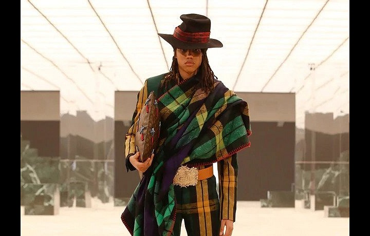 Muž na přehlídce Louis Vuitton FW2021