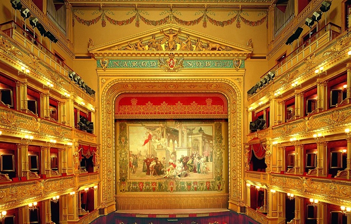 Divadla jsou zavřená.