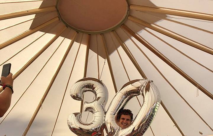 Nedávno návrhář oslavil třicáté narozeniny.