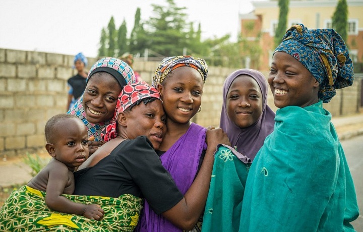 I pro Nigerijce jsou Vánoce velmi slavnostním obdobím. Kromě oslav Kristova narození je to také čas všeobecné štědrosti a charity