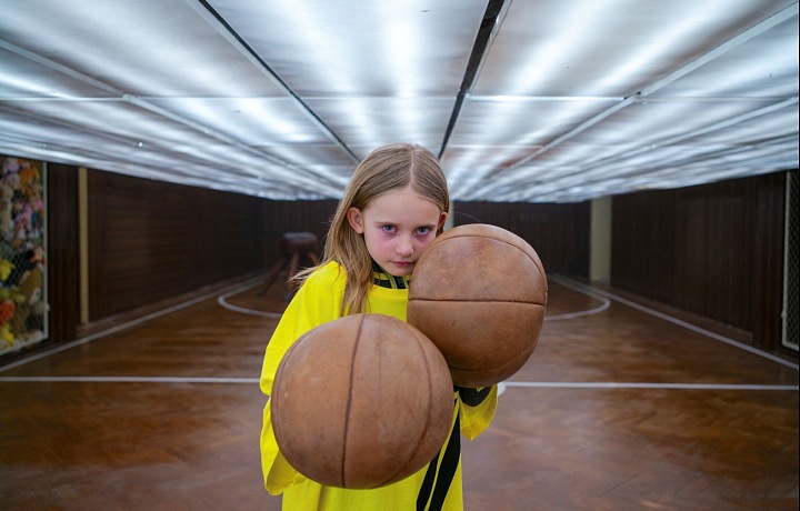 Film Amerikánka s 13 nominacemi. 