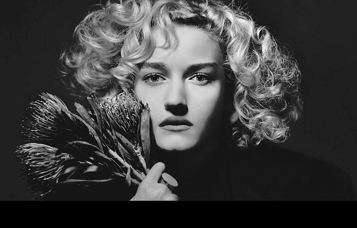 Julia Garner