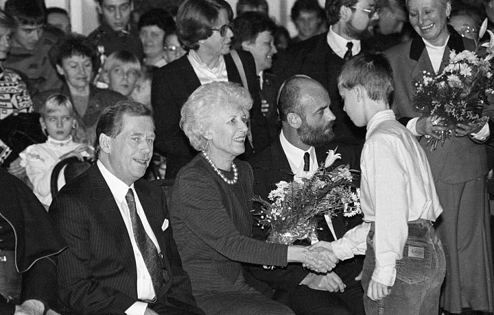 Havlovi pomáhali mnoha lidem. 