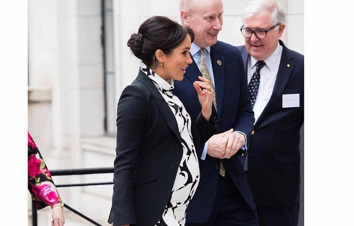 1. místo: Šaty Reiss, boty Manolo Blahnik