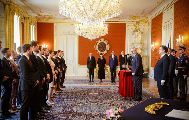 Mluvčí prezidenta Jiří Ovčáček při práci