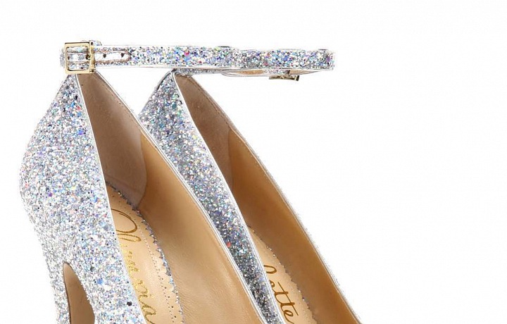 Model Kiss me Dolores! 