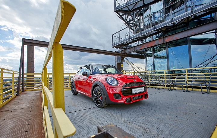 MINI John Cooper Works na Bolt Tower