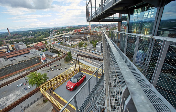 MINI John Cooper Works na Bolt Tower