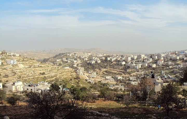 Typické domy na kopcích.