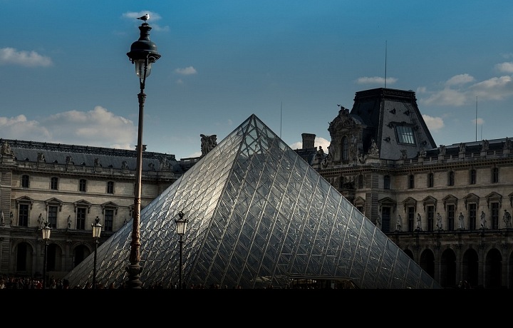 Paříž láká lidi z celého světa