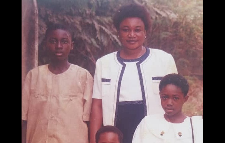 Patrice a jeho rodina v Ghaně. 