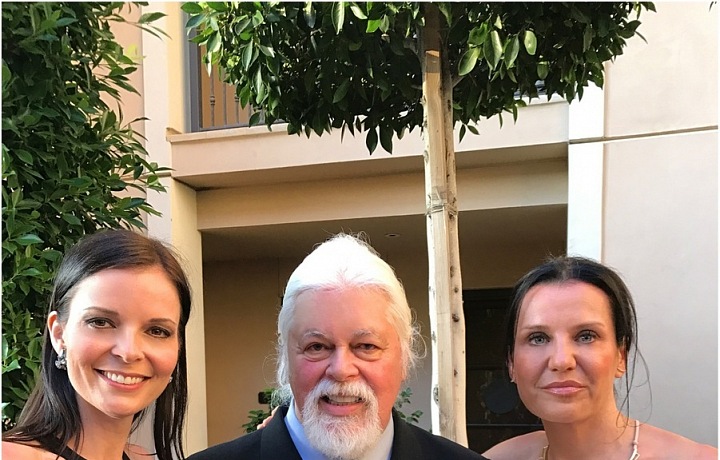 Jejím velkým vzorem je Paul Watson, zakladatel Sea Shepherd. 