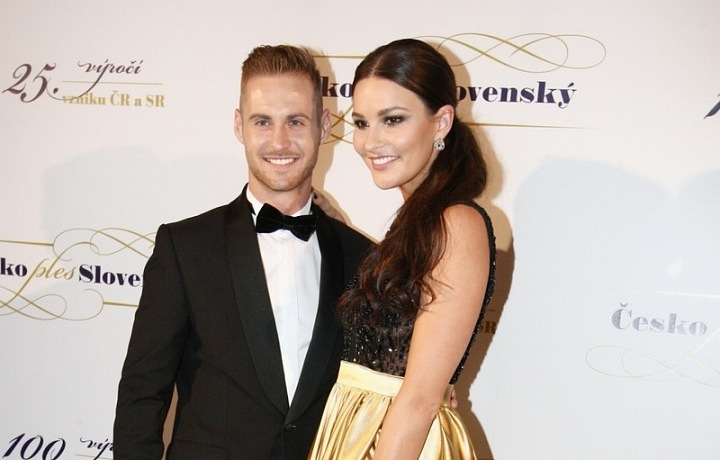 Nikol Švantnerová s přítelem