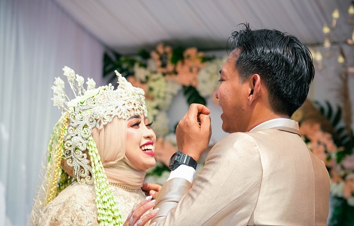 Stejně jako pro ostatní indonéské domorodce je pro Javánce svatební obřad jedním z nejdůležitějších životních rituálů. 