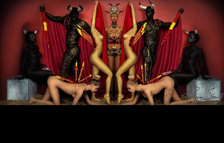 V roli toreadora býk