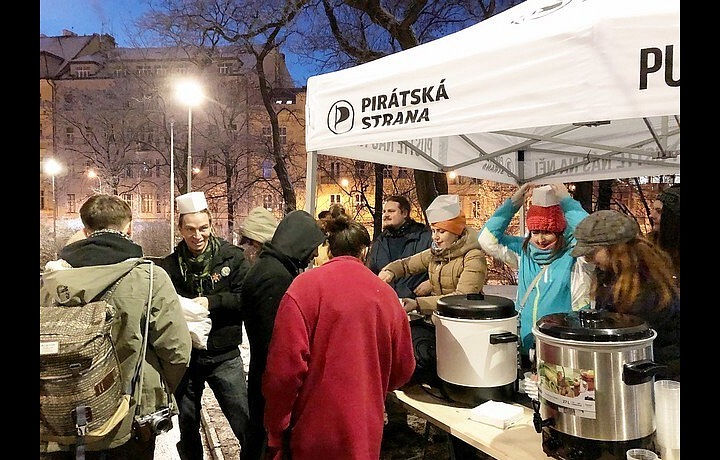 Ivan Bartoš rád vyráží mezi lidi.