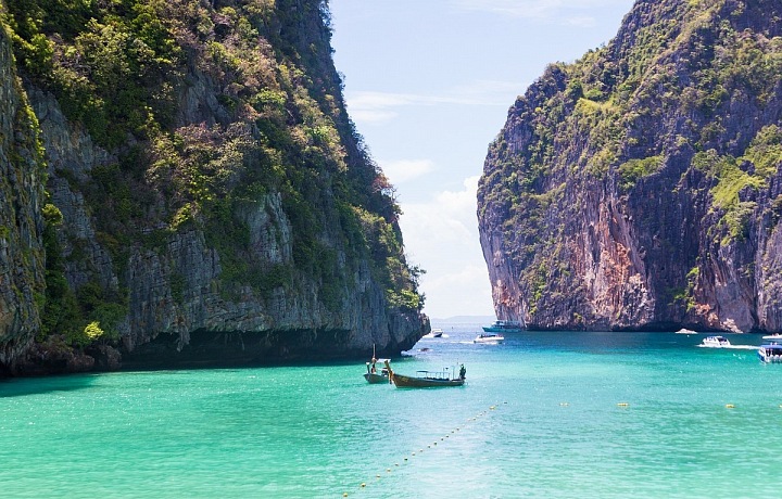 Pláž z legendárního filmu zničili turisté