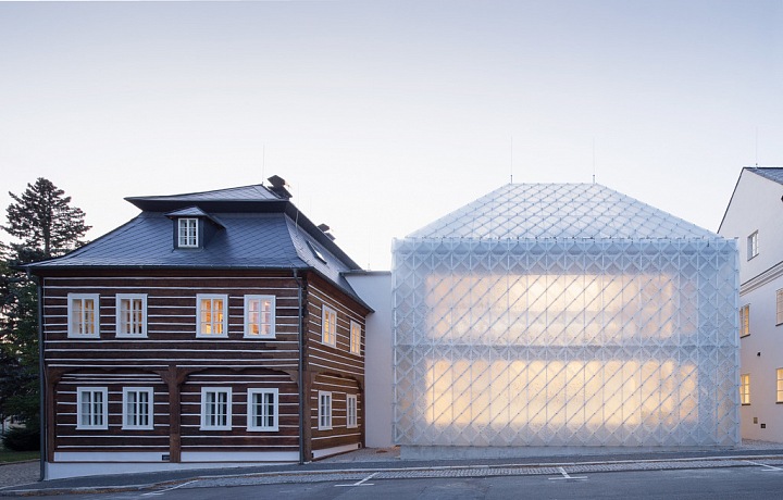 Pohled na sídlo Lasvit zepředu