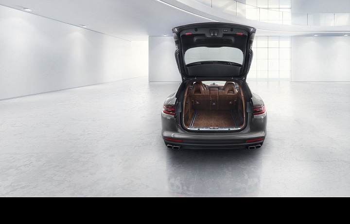 Porsche Panamera Turbo - zavazadlový prostor