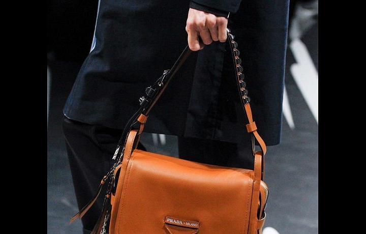 Jednoduchá kožená kabelka