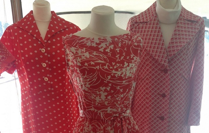 Některé modely se do současné módy ovšem vracejí.