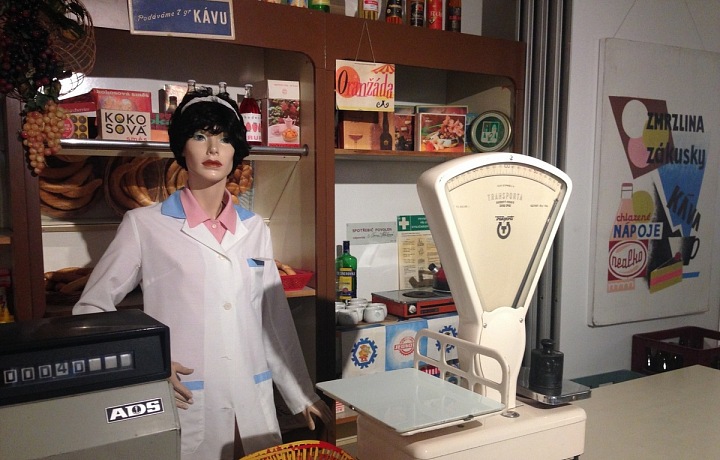 Takhle to v obchodě tedy vypadalo. Čestné pionýrské.