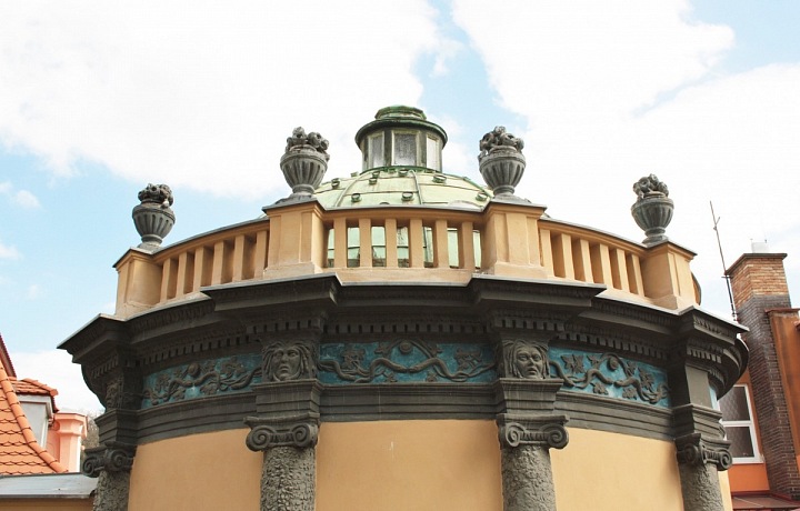 Chrámek nocí a poznání z blízka