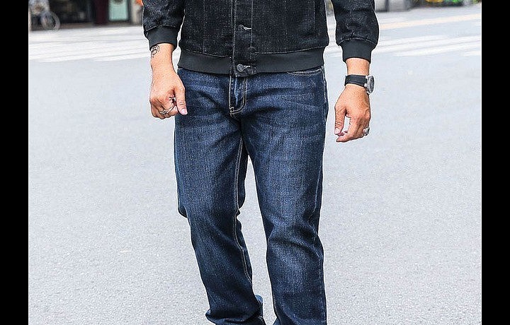 Volné džíny na akci rozhodně ne