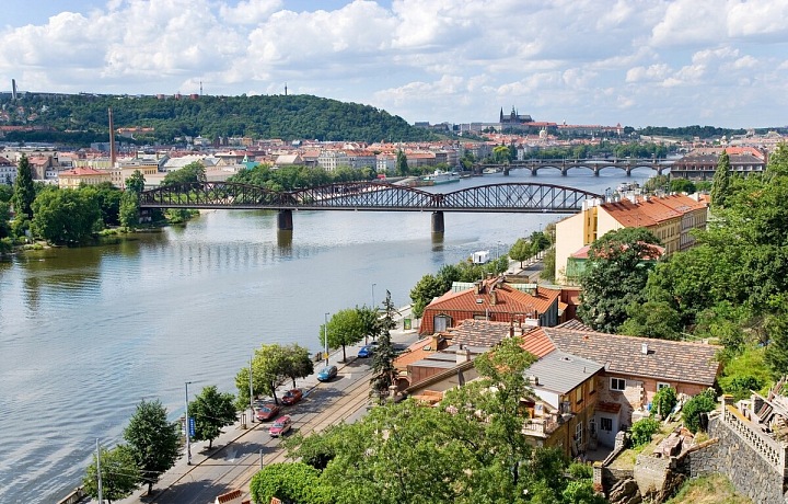 Pohled na panorama města z pražského Vyšehradu