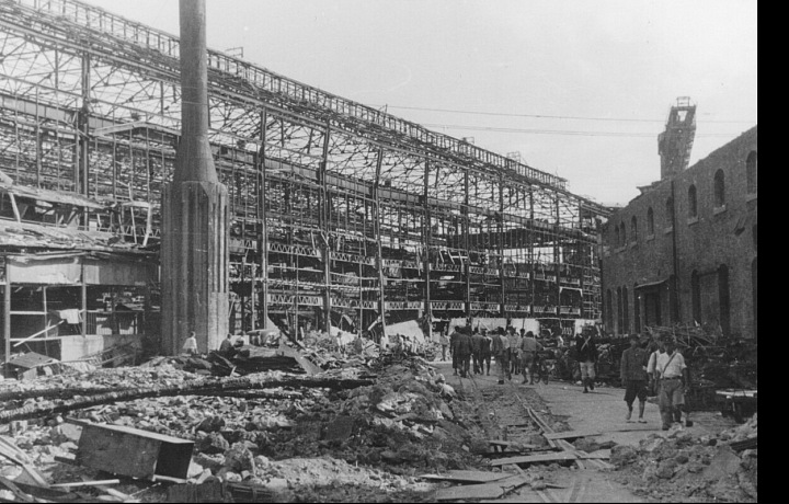 Fatální následky jaderné bomby "Fat man" v Nagasaki, kterou podnikly Spojené státy americké 9. srpna roku 1945 v 11.02. 