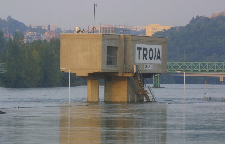 Povodně v Praze. Zaplavená Troja. 
