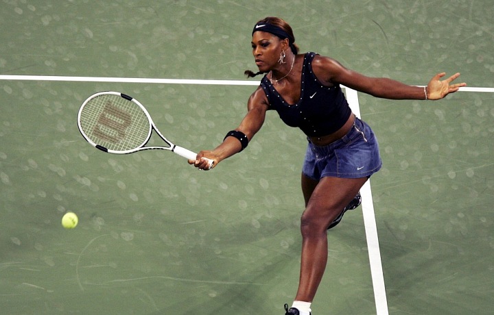 Džínová sukně na tenis? U Sereny je možné všechno!