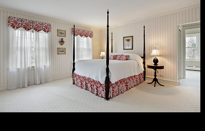 Dům má hned několik ložnic